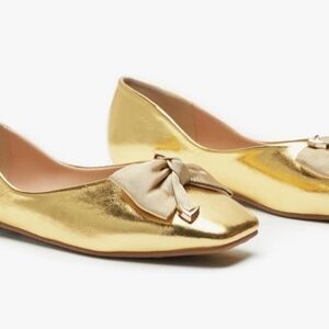 Chic Gold Flats with Bow Accent